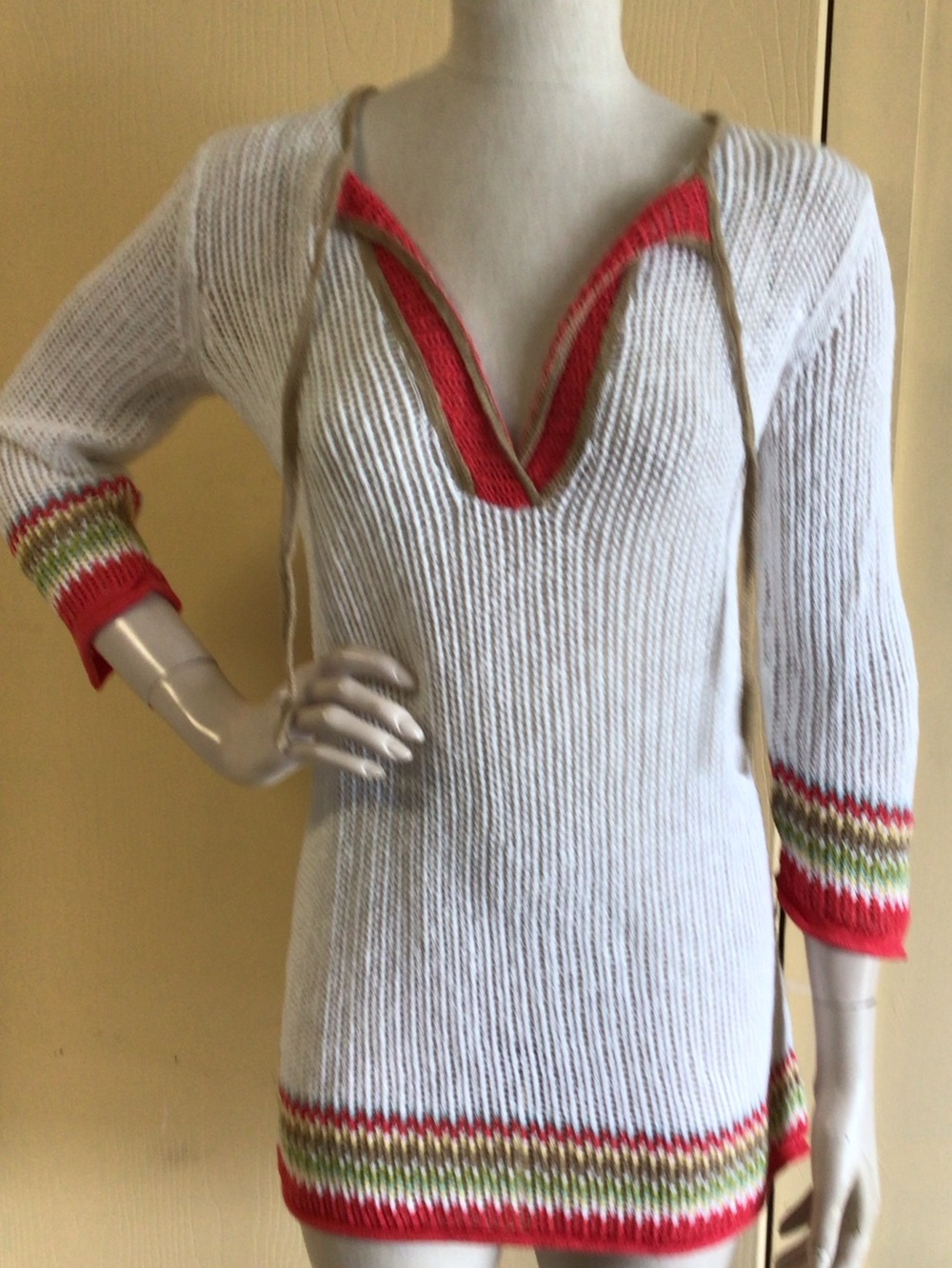 Gorgeous Tommy Bahama sweater Small